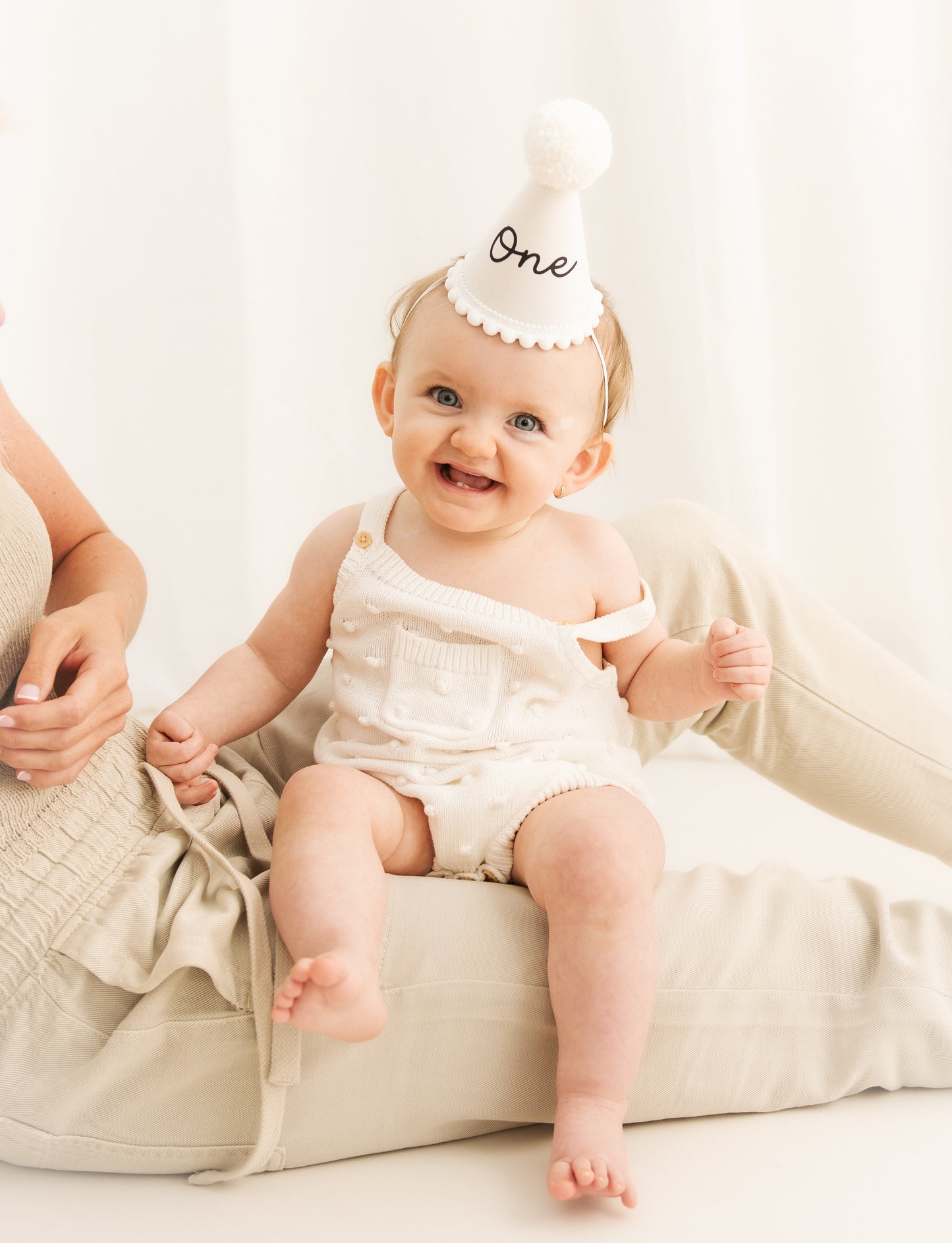 Milestone white minimalistic hat